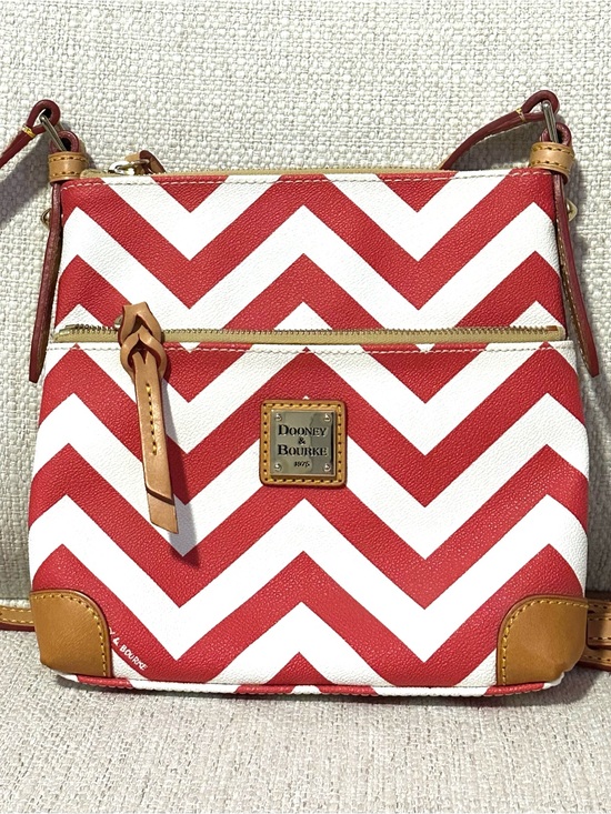 Dooney & Bourke Handbags - Dooney & Bourke Red Chevron Crossbody Letter Carrier Bag Pouchette J7652644